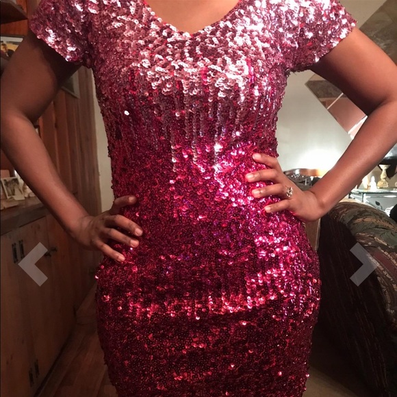 Sequin Glitter Short Sleeve V Neck Dress - Picture 7 of 8